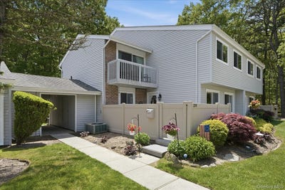 /international/us/221-springmeadow-drive-holbrook-ny-110108424471/