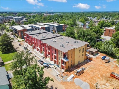 /international/us/905-se-4th-st-unit-203-bentonville-ar-110100359673/