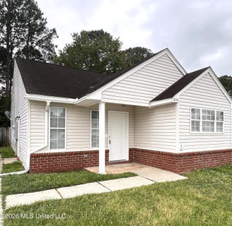 /international/us/13181-warren-drive-gulfport-ms-110107629090/