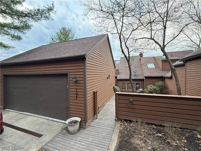 /international/us/197-clubside-drive-nw-new-philadelphia-oh-110107048021/