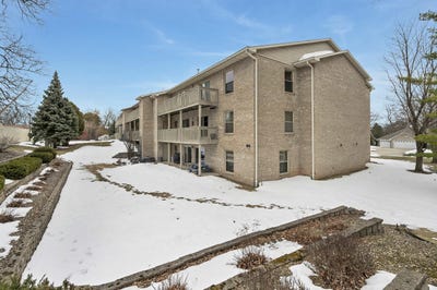 /international/us/1600-rustic-oaks-court-green-bay-wi-110106703782/