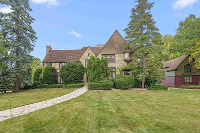 /international/us/187-e-division-street-fond-du-lac-wi-110106724076/