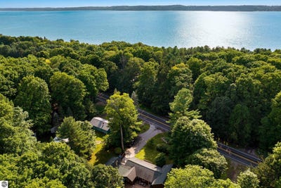 /international/us/5219-s-east-torch-lake-drive-bellaire-mi-110101547839/?lang=de