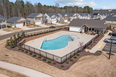 /international/us/2317-lily-drive-haw-river-nc-110106539127/