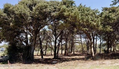 /international/us/w-pelican-drive-lot-9-oak-island-nc-110120608634/