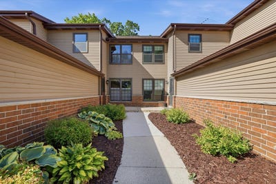 /international/us/8116-s-forest-hills-cir-franklin-wi-110108735339/