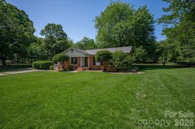 /international/us/2645-walker-road-matthews-nc-110108719255/