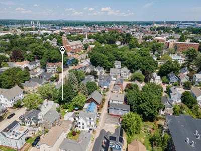 /international/us/238-austin-street-portsmouth-nh-110102157894/