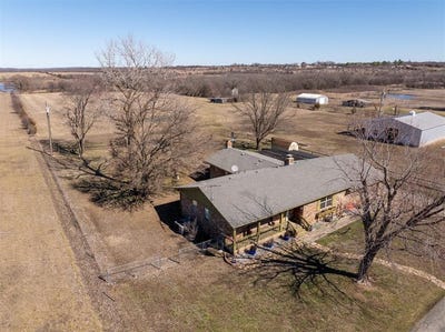 /international/us/2104-e-columbia-street-okemah-ok-110101292419/