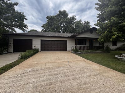 /international/us/1017-n-summit-avenue-willow-springs-mo-110108228671/