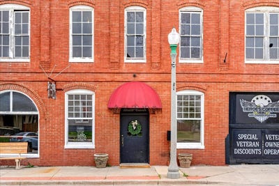 /international/us/33-w-olive-st-aurora-mo-110120453465/