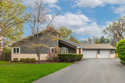 /international/us/16373-w-menna-lane-lincolnshire-il-110105530666/