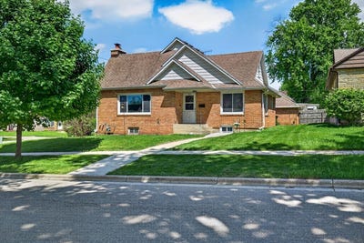 /international/us/704-18th-avenue-monroe-wi-110108300388/