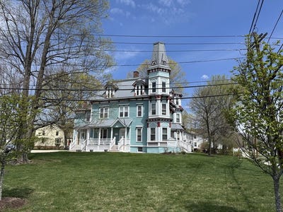 /international/us/46-n-main-street-west-brookfield-ma-110107476171/