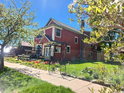 /international/us/17-s-1st-st-bayfield-wi-110107750416/