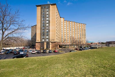 /international/us/1-renaissance-place-palatine-il-110107434713/