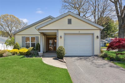 /international/us/8-coventry-court-ridge-ny-110107711074/