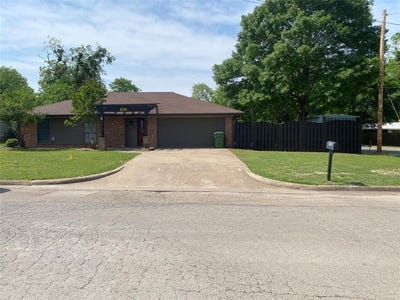 /international/us/600-e-elm-street-glen-rose-tx-110098850998/