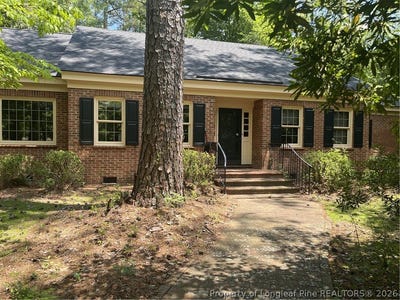 /international/us/10-trinity-drive-lumberton-nc-110108198322/