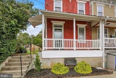 /international/us/32-s-elm-street-robesonia-pa-110120097496/