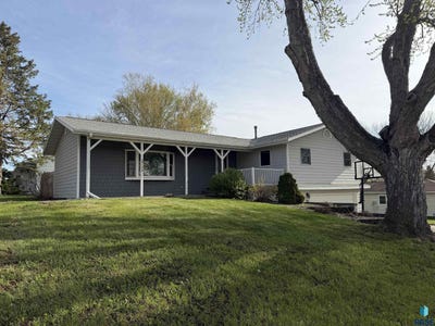 /international/us/101-e-virginia-st-luverne-mn-110106258888/