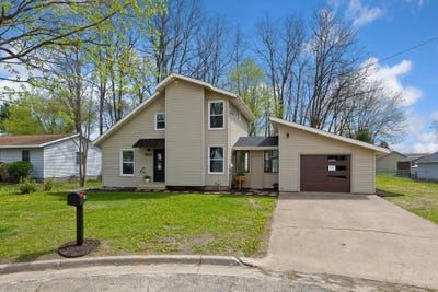 /international/us/925-mill-st-sparta-wi-110107695325/