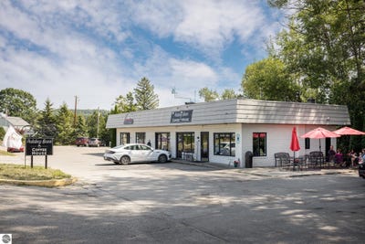 /international/us/116-e-philips-street-lake-leelanau-mi-110119700047/