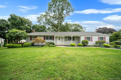 /international/us/24-spruce-street-smithtown-ny-110110208731/