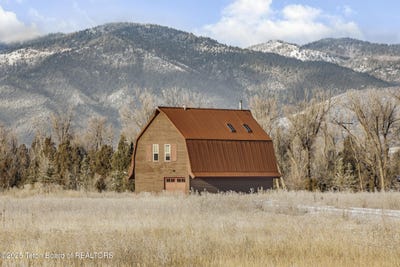 /international/us/863-snake-river-road-swan-valley-id-110104142155/