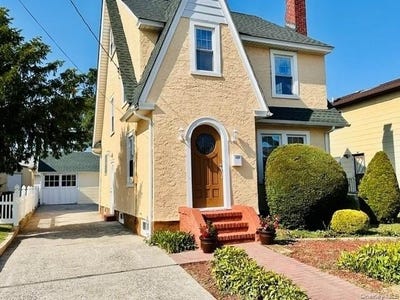 /international/us/1424-kiefer-avenue-elmont-ny-110109506407/