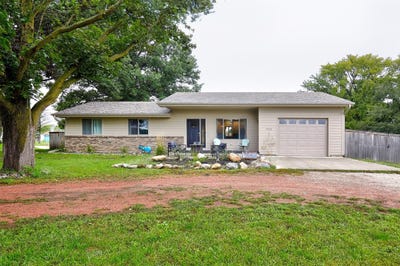 /international/us/1005-redfield-street-redfield-ia-110119969259/