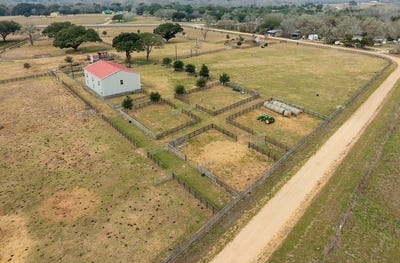 /international/us/66-county-road-77d-schulenburg-tx-110105327706/