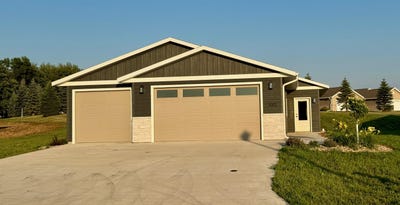 /international/us/1002-s-6th-ave-rock-rapids-ia-110108478076/