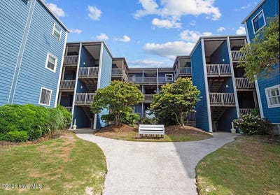 /international/us/2250-new-river-inlet-road-north-topsail-beach-nc-110107393622/