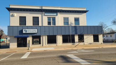 /international/us/2-east-main-hartford-mi-110096155805/