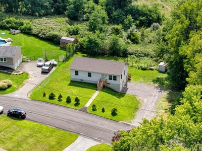 /international/us/200-doris-street-port-ewen-ny-110109945423/