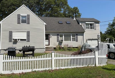 /international/us/63-washington-avenue-mastic-beach-ny-110101222862/