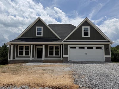 /international/us/135-hidden-hills-drive-chickamauga-ga-110108471780/