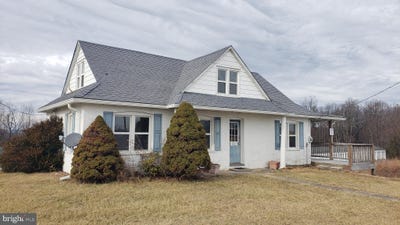 /international/us/19-laverne-drive-augusta-wv-110104849053/
