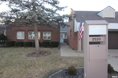 /international/us/2520-hidden-lake-court-peoria-il-110106028387/