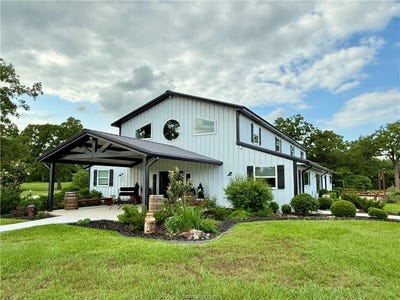 /international/us/601-east-collard-street-madisonville-tx-110099765545/?lang=es