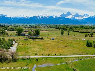 /international/us/563-n-3000-w-tetonia-id-110109009838/