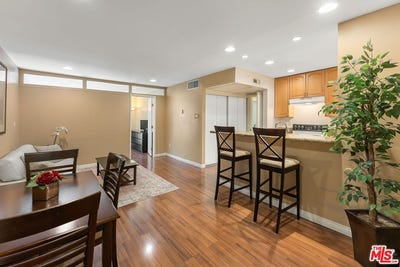 /international/us/5257-radford-ave-valley-village-ca-110108479734/