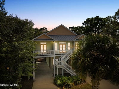 /international/us/122-ne-12th-street-oak-island-nc-110120082880/