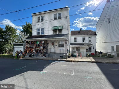 /international/us/1042-w-water-street-coal-township-pa-110120415415/