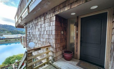 /international/us/222-del-norte-ln-brookings-or-110097628149/