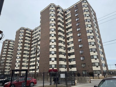 /international/us/7337-south-shore-drive-chicago-il-110108439394/