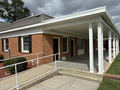 /international/us/1142-n-road-street-elizabeth-city-nc-110103760611/
