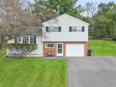 /international/us/905-marguerite-court-vestal-ny-110110320856/