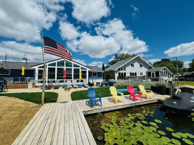 /international/us/21557-lake-street-cassopolis-mi-110108536320/